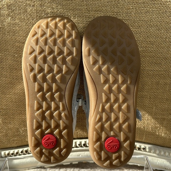 See Kai Run | Jane II in Silver, Size 2.5 - Picture 13 of 14